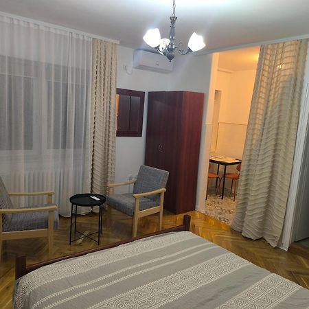 Guest House Major อารันเยโลวัคส์ ภายนอก รูปภาพ